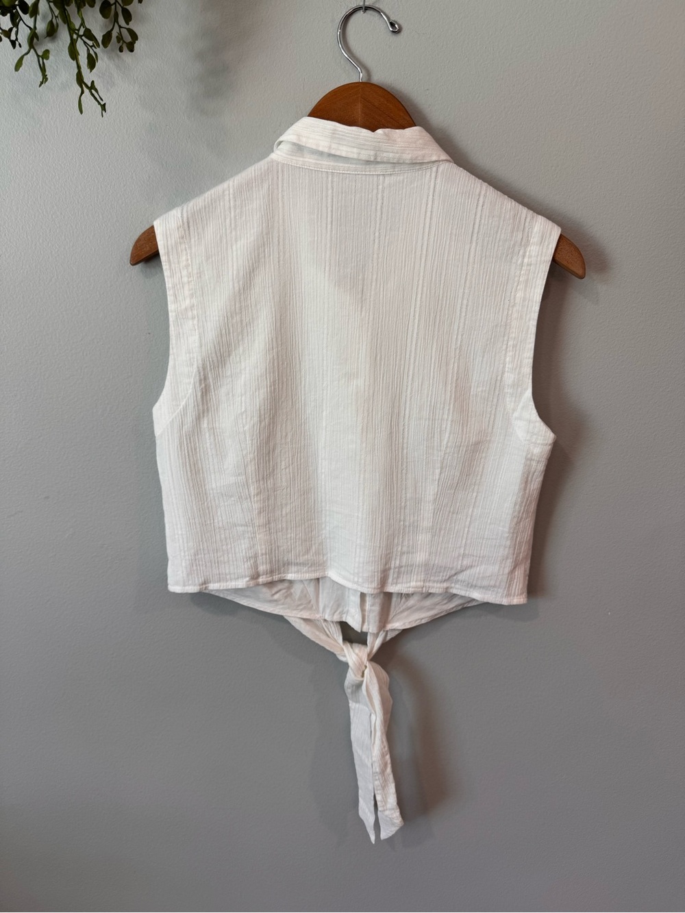 INTERMIX White Sleeveless Tie-Front Button Down Shirt Size M - Picture 5 of 7